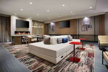 ホテル Doubletree By Hilton Chicago Midway Airport