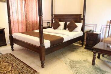 هتل Raghuraj Palace