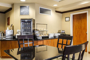 هتل Comfort Inn Kansas City Airport