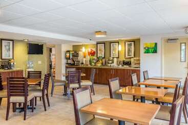 هتل Quality Inn Flamingo