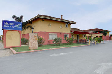 هتل Inn By The Coliseum