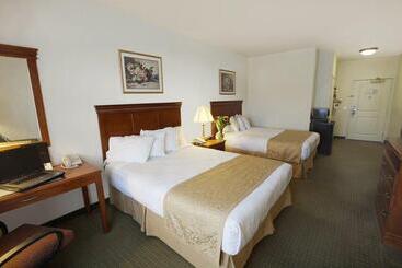 בית מלון כפרי Best Western Plus Lake Elsinore Inn & Suites