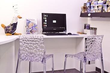 هتل Privilège Hôtel & Apparts Eurociel Centre Comédie