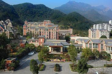 هتل Holiday Inn Lushan
