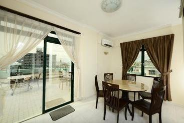 هتل Holiday Apartment At Kondo Istana