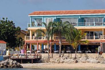 Den Laman Condominiums