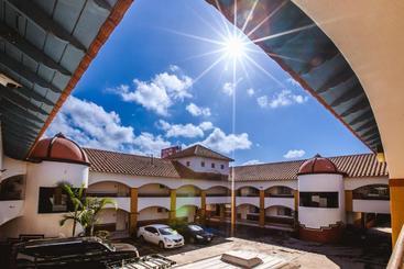 هتل Del Mar Inn Playas