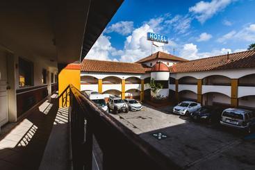 هتل Del Mar Inn Playas