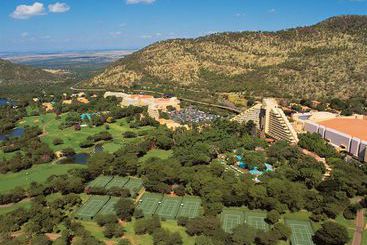 هتل The Cascades  At Sun City Resort