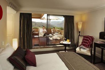 هتل The Cascades  At Sun City Resort