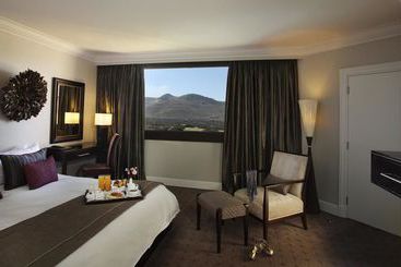 هتل The Cascades  At Sun City Resort