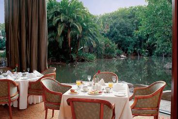 هتل The Cascades  At Sun City Resort