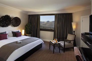 هتل The Cascades  At Sun City Resort