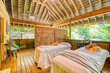 فندق Red Frog Beach Island Resort