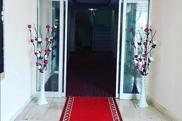 Madi Hotel Van