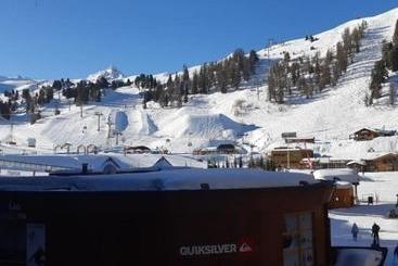 Charmant T2 Rénové Avec Balcon Sud Et Vue Pistes Au Cœur De Plagne Bellecôte   Fr 1 351 108
