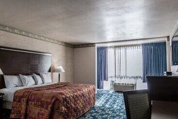 هتل Rodeway Inn Oceanside Marina