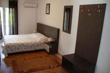 هتل آپارتمان Villa Royal