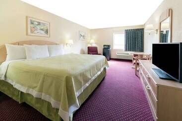 בית מלון כפרי Days Inn By Wyndham Mount Vernon