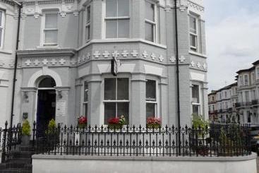 هتل Seamore Guest House