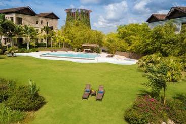 استراحتگاه Los Altos Residences By Mint