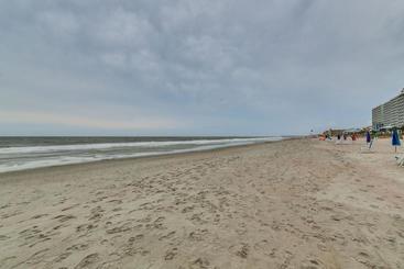 Sea Hawk Oceanfront Motel