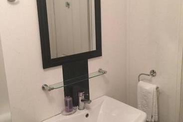 تختخواب و صبحانه Greenbank Guest House