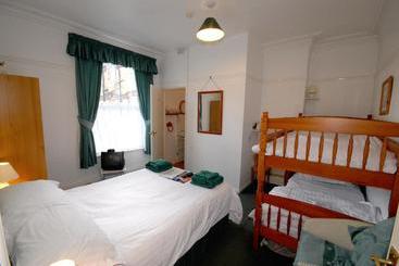 هتل Brentwood House