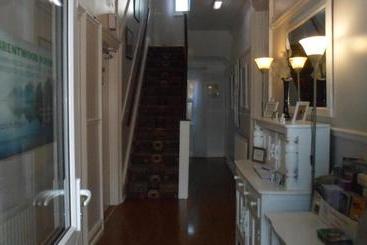 هتل Brentwood House