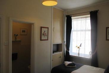 هتل Caledonia Guest House