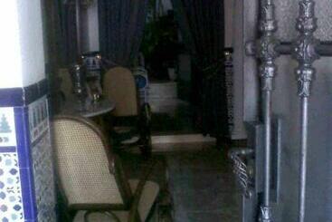 هتل Hostal Medina
