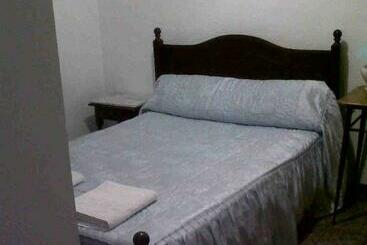 هتل Hostal Medina