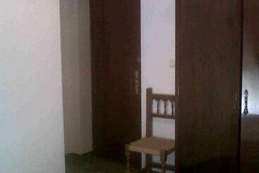 هتل Hostal Medina