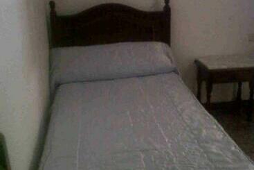 هتل Hostal Medina