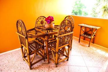 هتل Residencia La Mariposa
