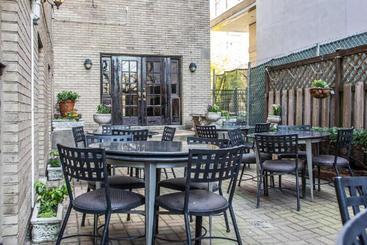 هتل Margarita European Inn, Ascend  Collection