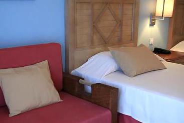 Memories Flamenco Beach Resort