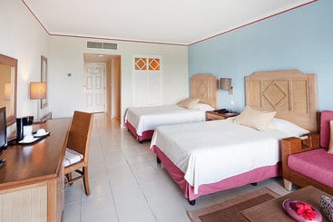 Memories Flamenco Beach Resort
