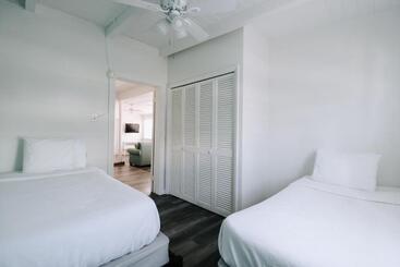 Drop Anchor Resort & Marina