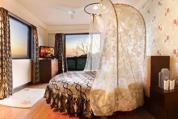 Отель Honeymoon Inn  Mussoorie