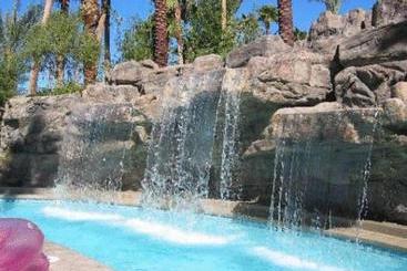 Tahiti Village Resort & Spa