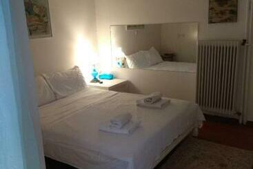 City Break Nearby Metro And Bus Express Airport -                             Athen                        
