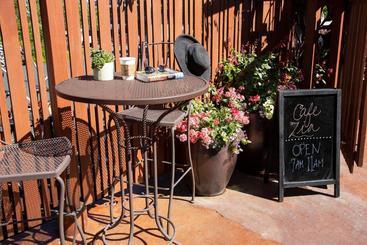 هتل Earthbox Inn & Spa