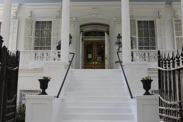 تختخواب و صبحانه The Magnolia Mansion