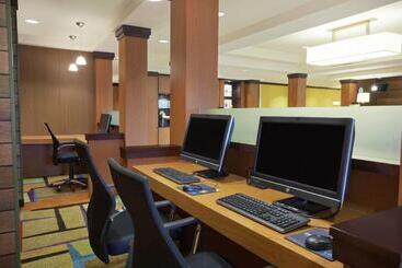 هتل آپارتمان Fairfield Inn & Suites By Marriott Detroit Metro Airport Romulus