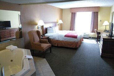 فندق Baymont By Wyndham Clinton