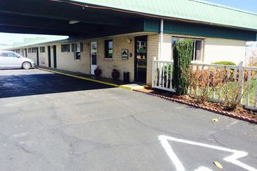 هتل Super Inn & Suites 