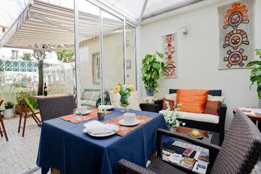 تختخواب و صبحانه Casa Shanti Niketan