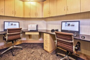 هتل آپارتمان Hampton Inn & Suites Madison West