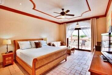 هتل Coco Beach Resort
